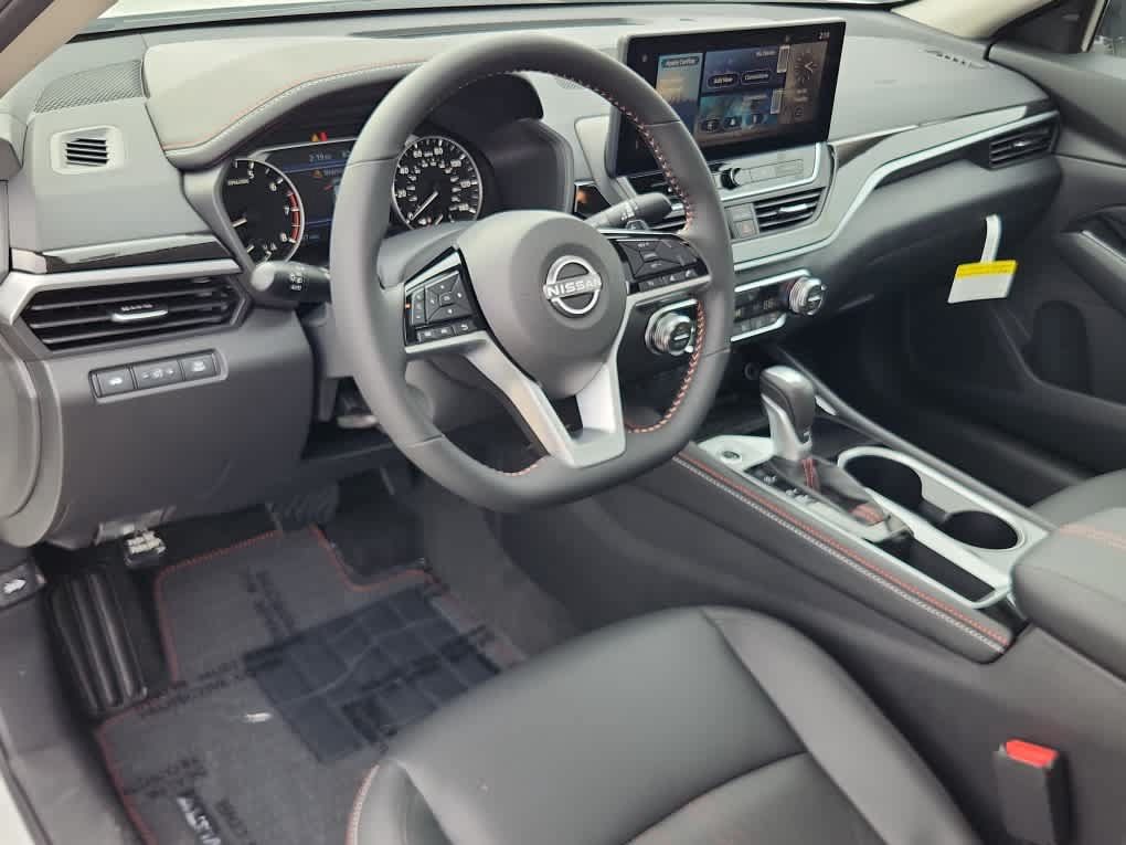 Used 2025 Nissan Altima 2.5 SR w/ SR Premium Package FWD image 11