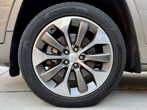 Used 2019 Jeep Cherokee Overland w/ Technology Group image 26