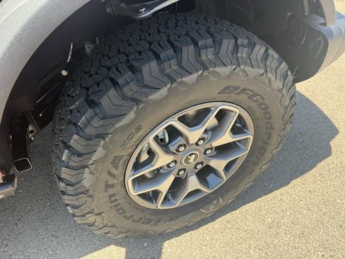 New 2025 Ford Bronco Badlands image 3