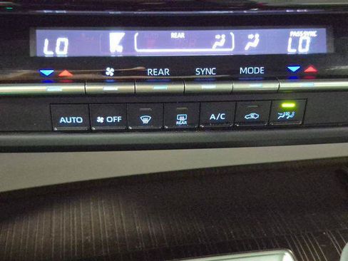 Certified 2023 Toyota Sienna LE FWD image 20