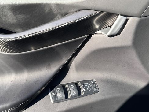 Used 2018 Tesla Model X image 30