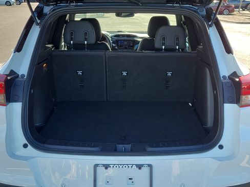 Used 2021 Chevrolet TrailBlazer RS w/ Technology Package image 12