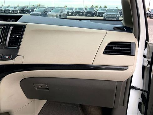 Used 2014 Toyota Sienna LE image 18