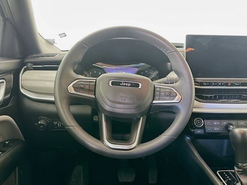 Used 2025 Jeep Compass Limited AWD/4WD image 18