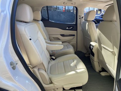 Used 2022 GMC Acadia Denali w/ Denali Ultimate Package AWD/4WD image 17