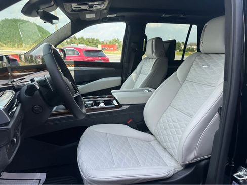 Used 2026 Cadillac Escalade Platinum Sport w/ LPO, ONYX Package AWD/4WD image 8