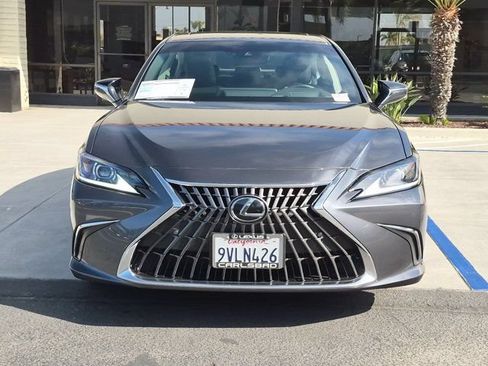 Used 2025 Lexus ES 300h w/ Premium Package FWD image 2