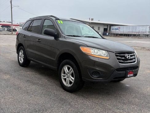 Used 2011 Hyundai Santa Fe GLS FWD image 2
