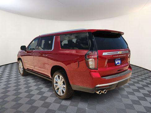 Used 2023 Chevrolet Suburban High Country AWD/4WD image 3