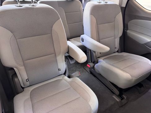 Used 2020 Chevrolet Traverse LT FWD image 19