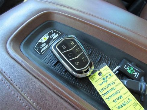 Used 2015 Cadillac Escalade Luxury image 38