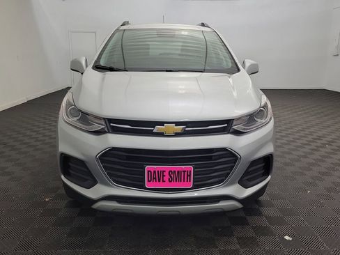 Used 2022 Chevrolet Trax LT w/ LT Convenience Package image 5