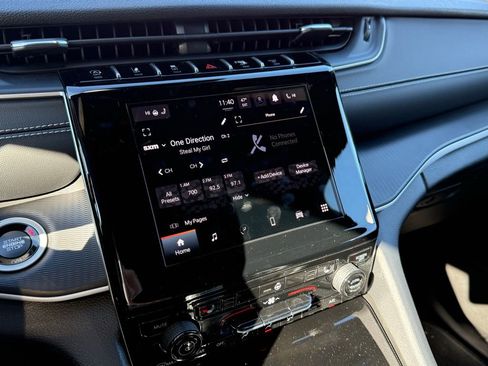 New 2025 Jeep Grand Cherokee Altitude image 3