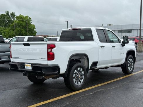 Used 2024 Chevrolet Silverado 2500 Custom w/ Custom Convenience Package AWD/4WD image 3