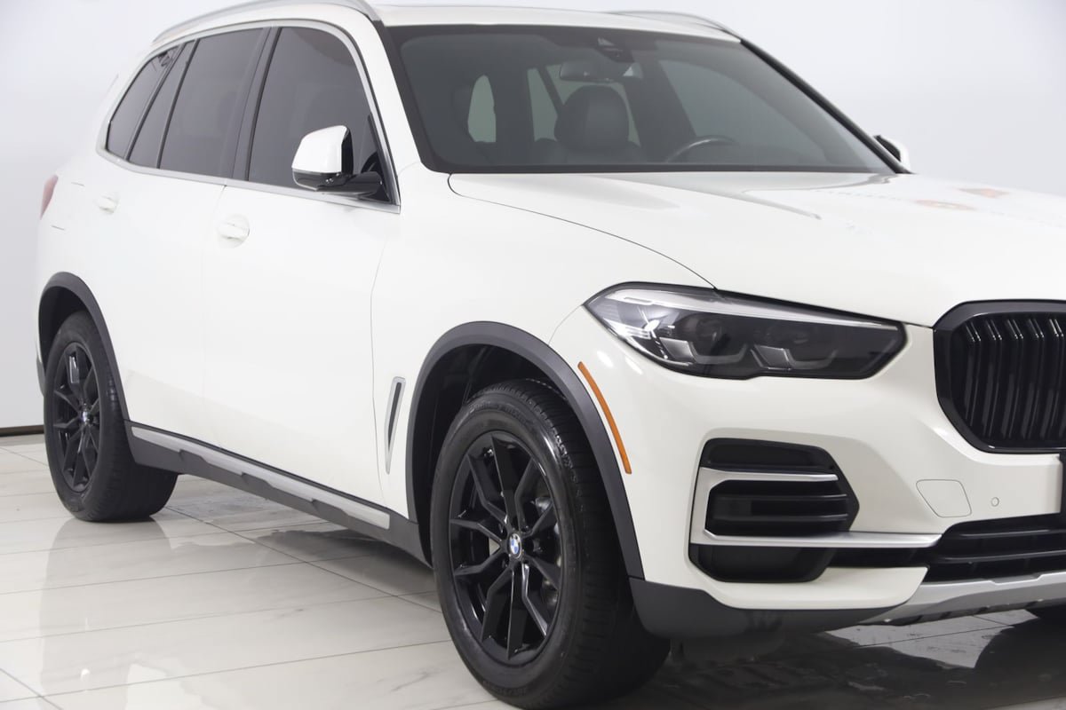 Used 2023 BMW X5 xDrive40i w/ Premium Package AWD/4WD image 39