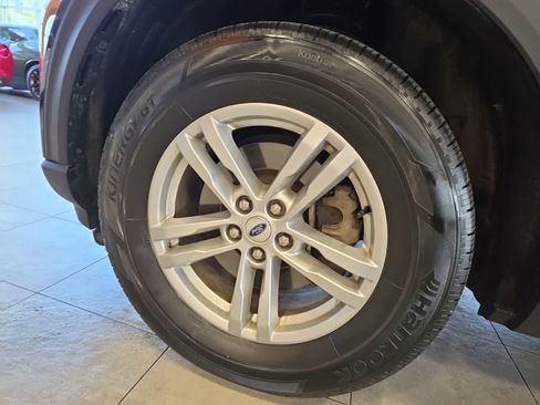 Used 2023 Ford Explorer XLT AWD/4WD image 15