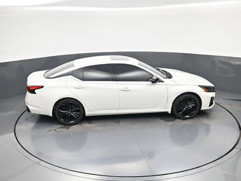 Used 2025 Nissan Altima 2.5 SR w/ SR Premium Package FWD image 35