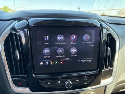 Used 2021 Chevrolet Traverse LT w/ LT Premium Package AWD/4WD image 21
