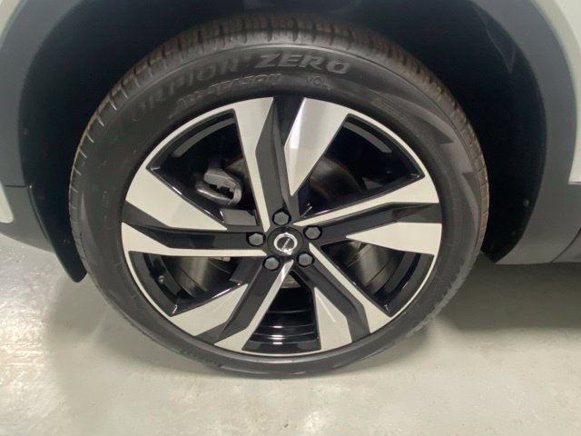 Used 2023 Volvo XC40 B5 Plus w/ Climate Package AWD/4WD image 5