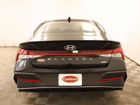 Used 2025 Hyundai Elantra SEL FWD image 5