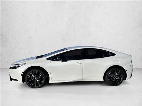 Used 2025 Toyota Prius XLE image 8