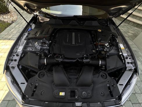 Used 2014 Jaguar XJ R LWB RWD image 9