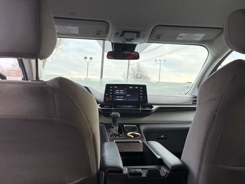 Used 2021 Toyota Sienna LE image 25