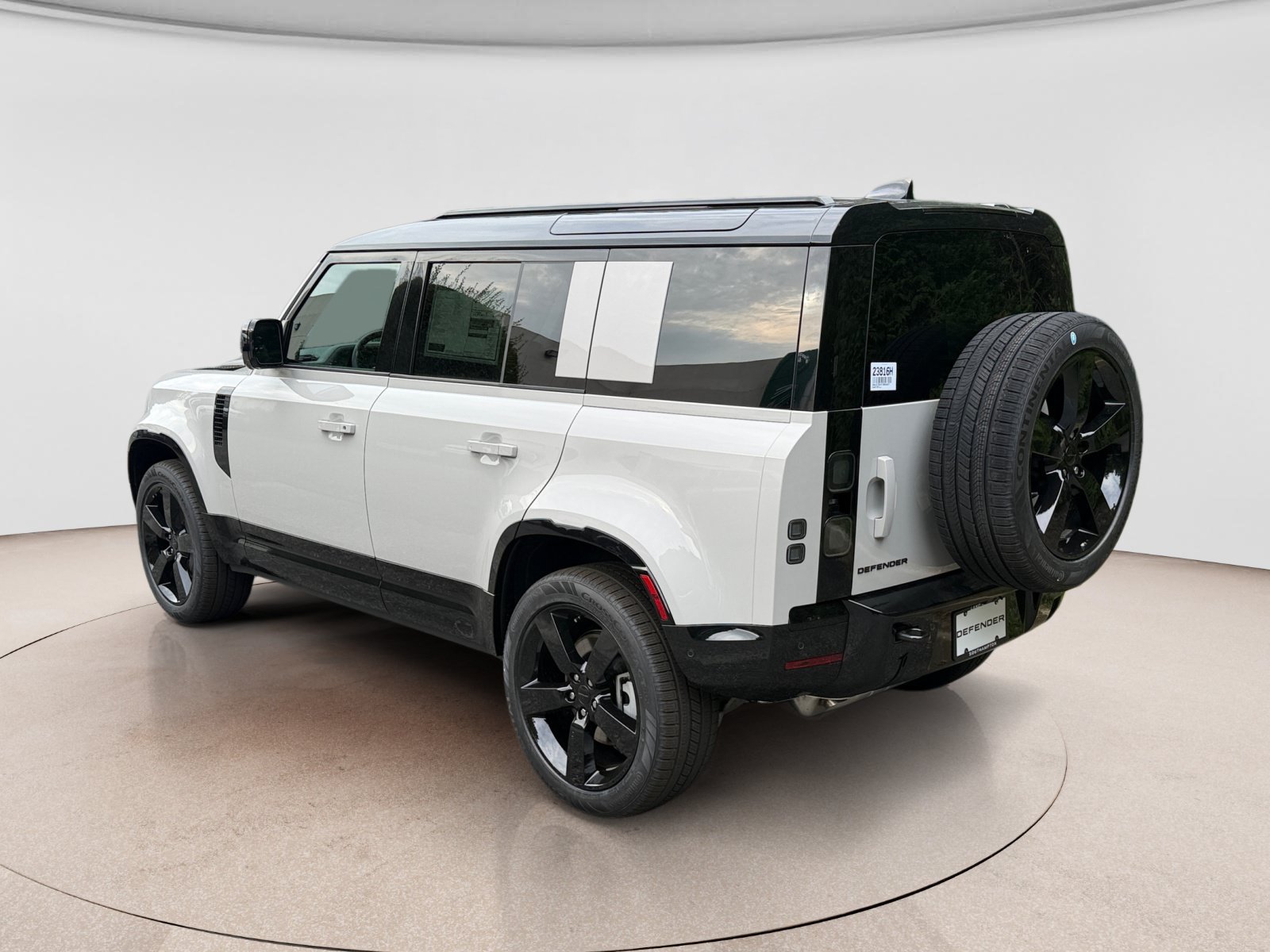 New 2026 Land Rover Defender 110 X-Dynamic SE AWD/4WD image 3
