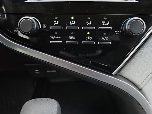 Used 2018 Toyota Camry LE image 20