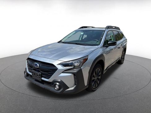 Used 2025 Subaru Outback Onyx Edition AWD/4WD image 3