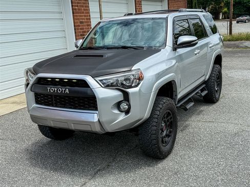 Used 2018 Toyota 4Runner TRD Off-Road Premium AWD/4WD image 6