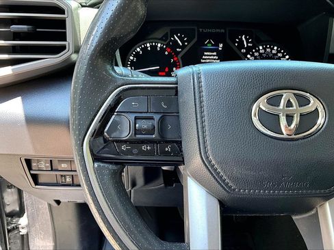 Used 2022 Toyota Tundra SR5 w/ SR5 Convenience Package AWD/4WD image 10