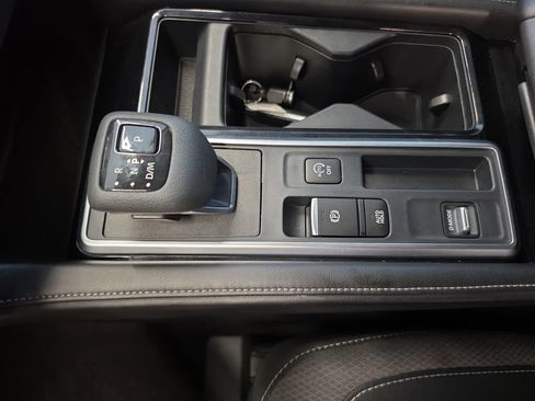 Used 2024 Nissan Pathfinder SV FWD image 29