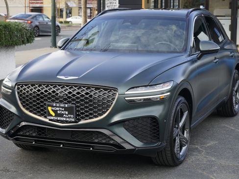 Used 2023 Genesis GV70 2.5T w/ Sport Prestige Package image 3