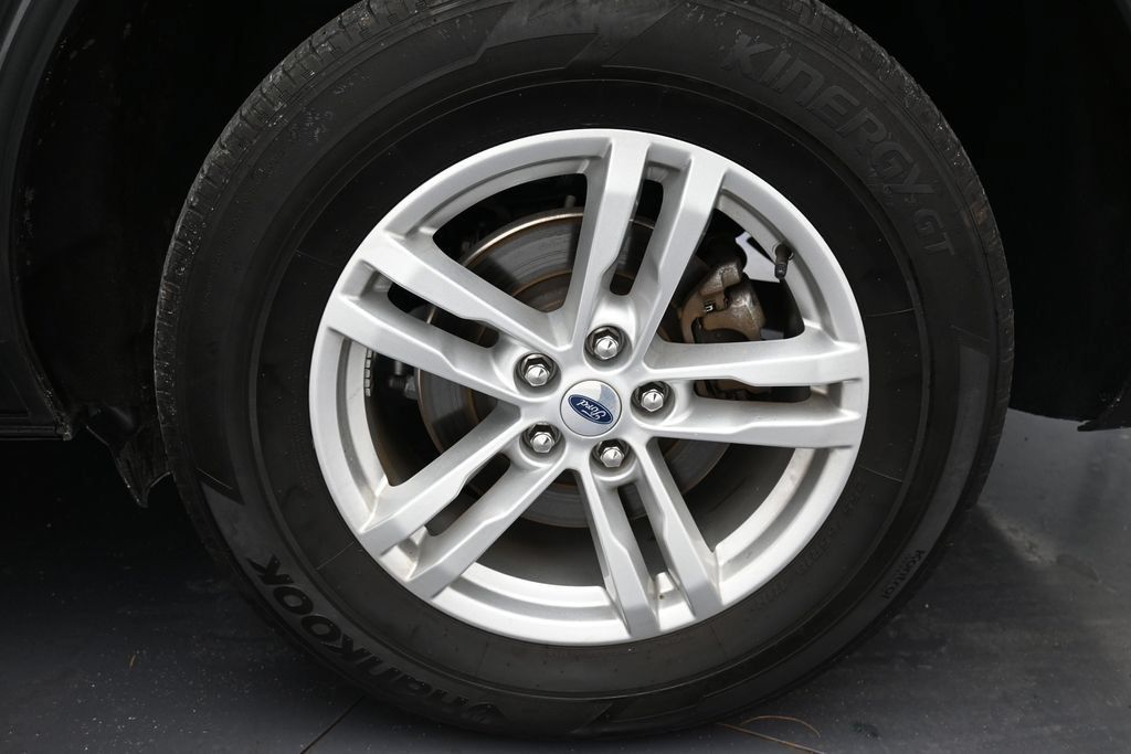 Used 2023 Ford Explorer XLT AWD/4WD image 36