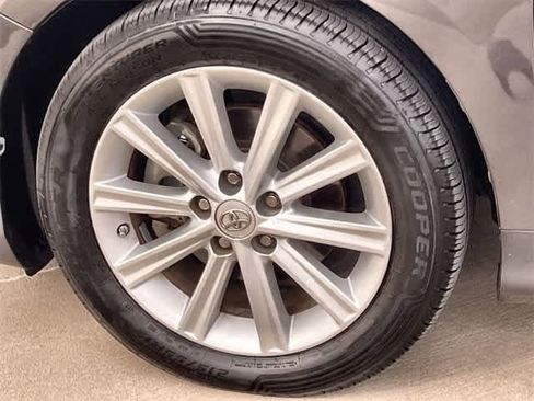 Used 2014 Toyota Camry XLE image 9