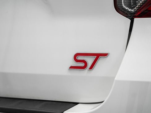 Certified 2024 Ford Explorer ST w/ Equipment Group 401A image 19