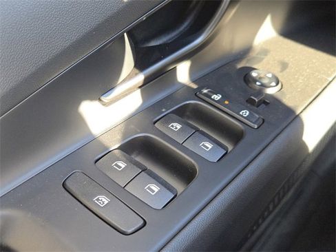 New 2025 Hyundai Elantra SEL image 18