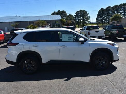 New 2026 Nissan Rogue SV FWD image 4