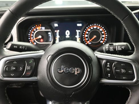 Used 2025 Jeep Wrangler Unlimited Sahara AWD/4WD image 12