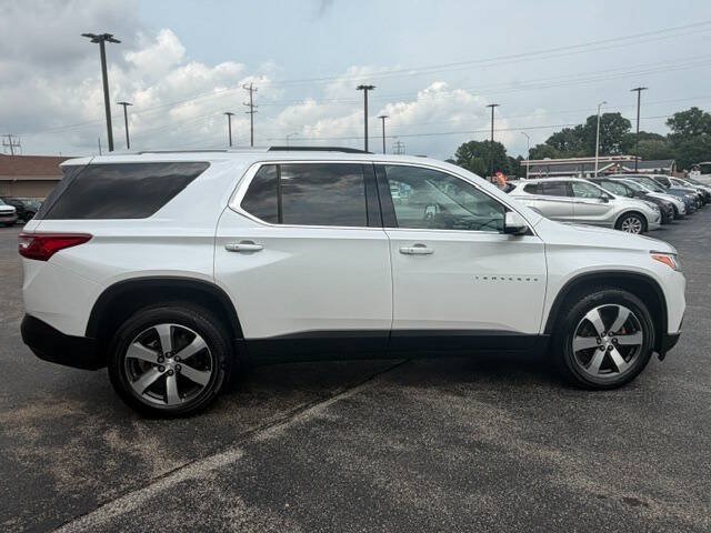 Used 2018 Chevrolet Traverse LT w/ LPO, Black Accent Package AWD/4WD image 7