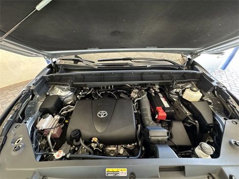 Used 2022 Toyota Highlander XLE image 28