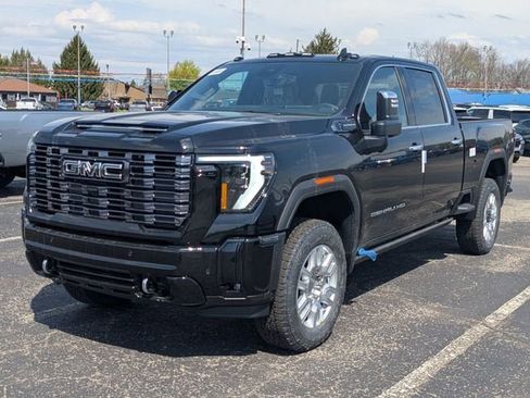 Used 2026 GMC Sierra 3500 Denali Ultimate image 3