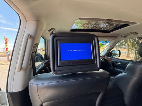 Used 2015 INFINITI QX80 4WD w/ Deluxe Technology Package image 18