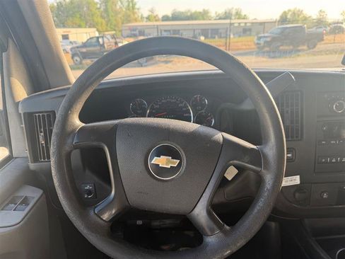 Used 2015 Chevrolet Express 2500 image 19