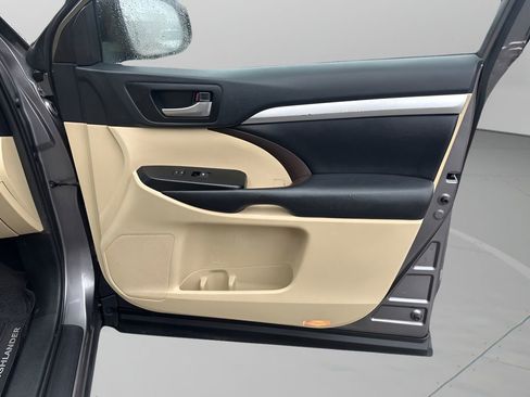 Used 2019 Toyota Highlander XLE image 13
