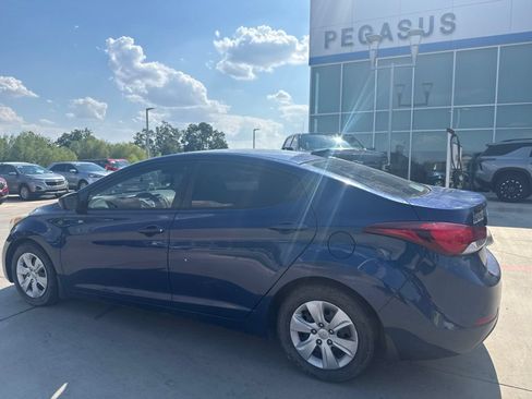 Used 2016 Hyundai Elantra SE FWD image 3