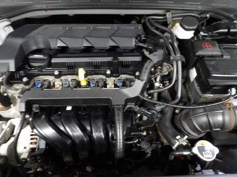 Used 2021 Hyundai Venue SE FWD image 18