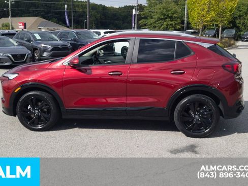 Used 2024 Buick Encore GX Sport Touring image 11