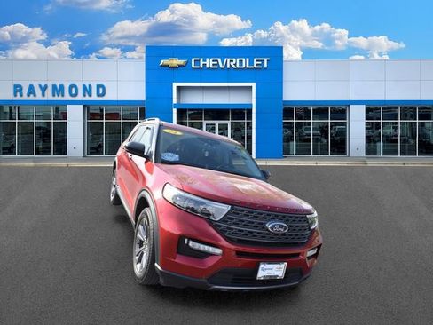Used 2024 Ford Explorer XLT w/ Equipment Group 202A AWD/4WD image 9